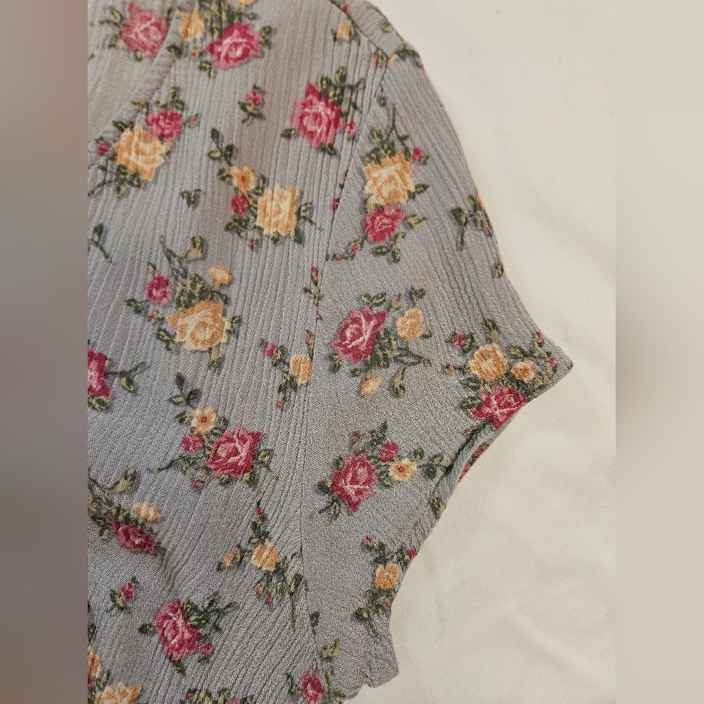 Mimi Chica Juniors Gray And Floral Shprt Sleeve V-neck Short Romper Size Large - Picture 16 of 16